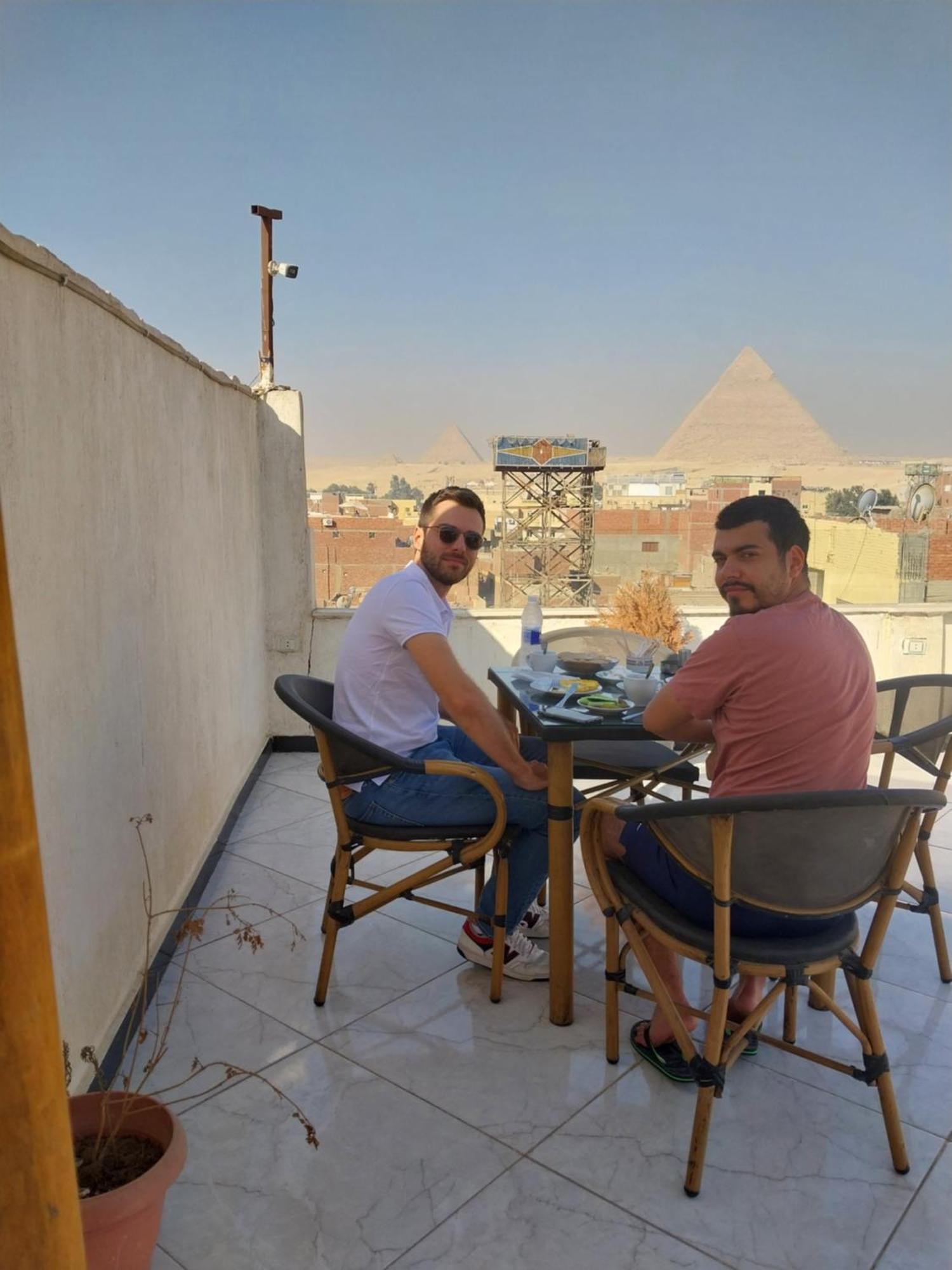 Eagles Pyramids View Ξενοδοχείο Kafret el-Gabal Εξωτερικό φωτογραφία